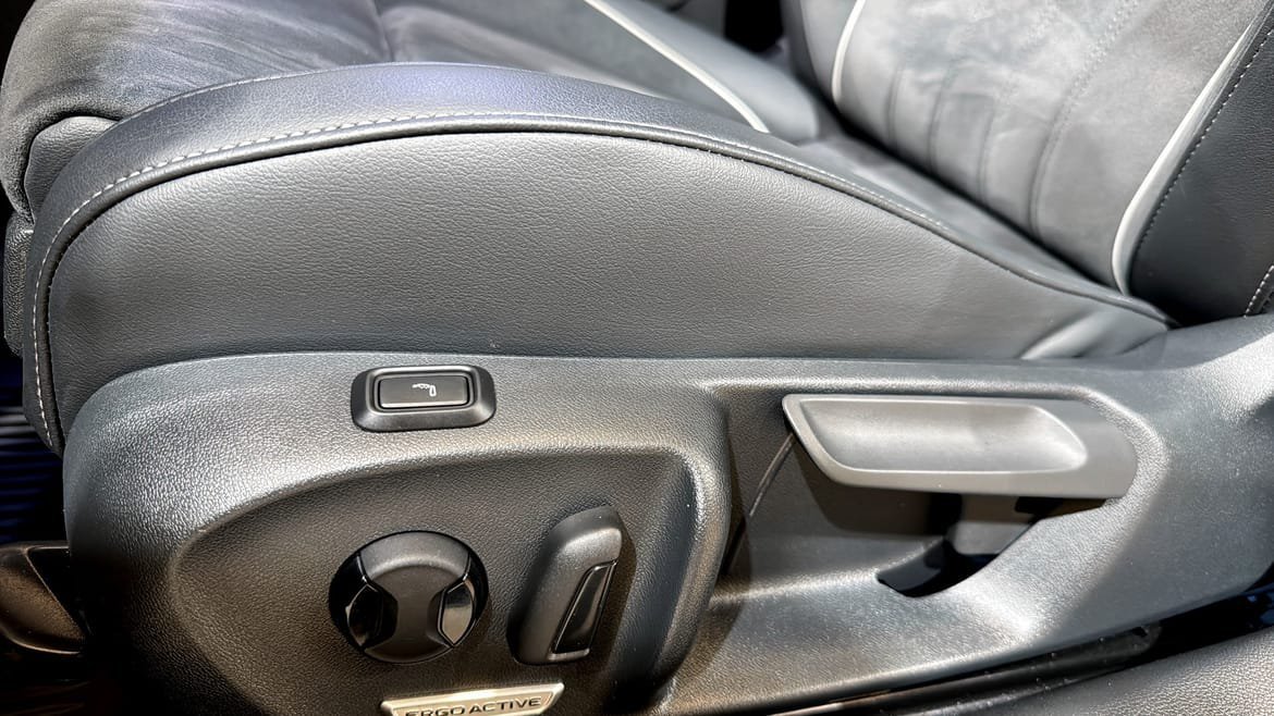 Vehicle Image 16