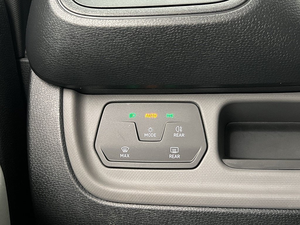 Vehicle Image 17