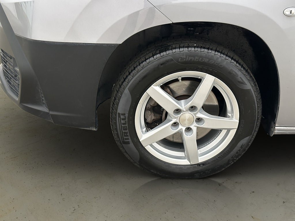 Vehicle Image 26