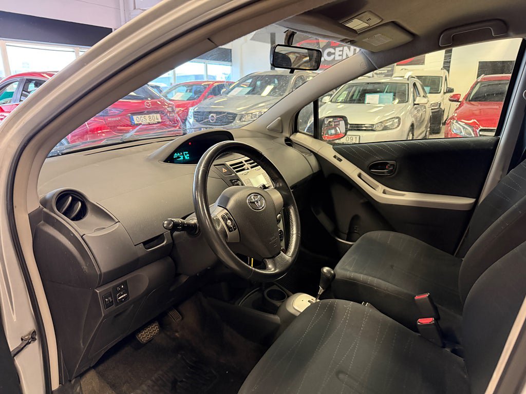 Vehicle Image 7