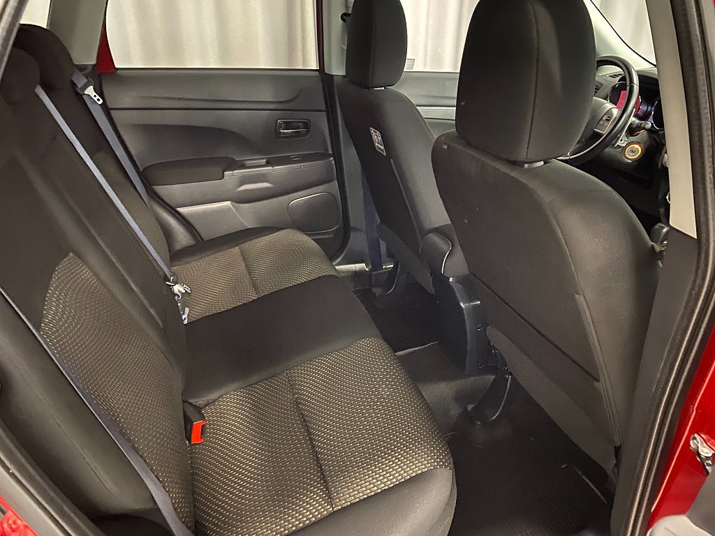 Vehicle Image 8