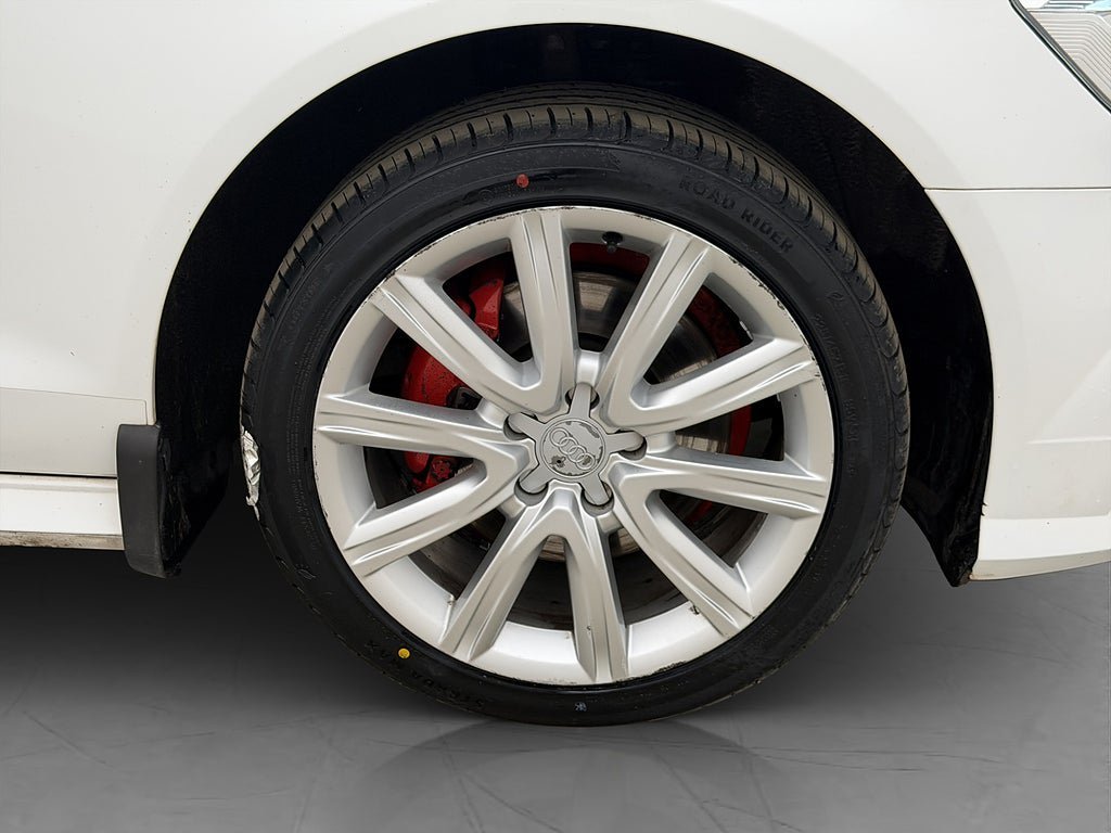 Vehicle Image 30