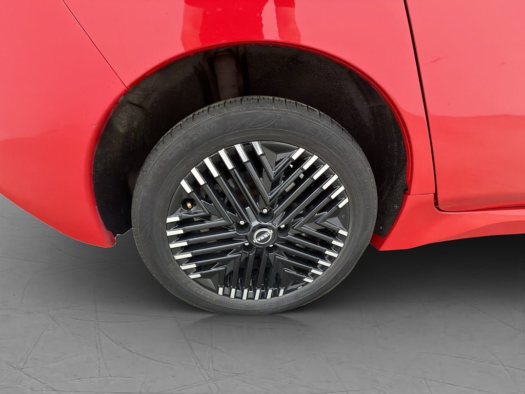 Vehicle Image 32