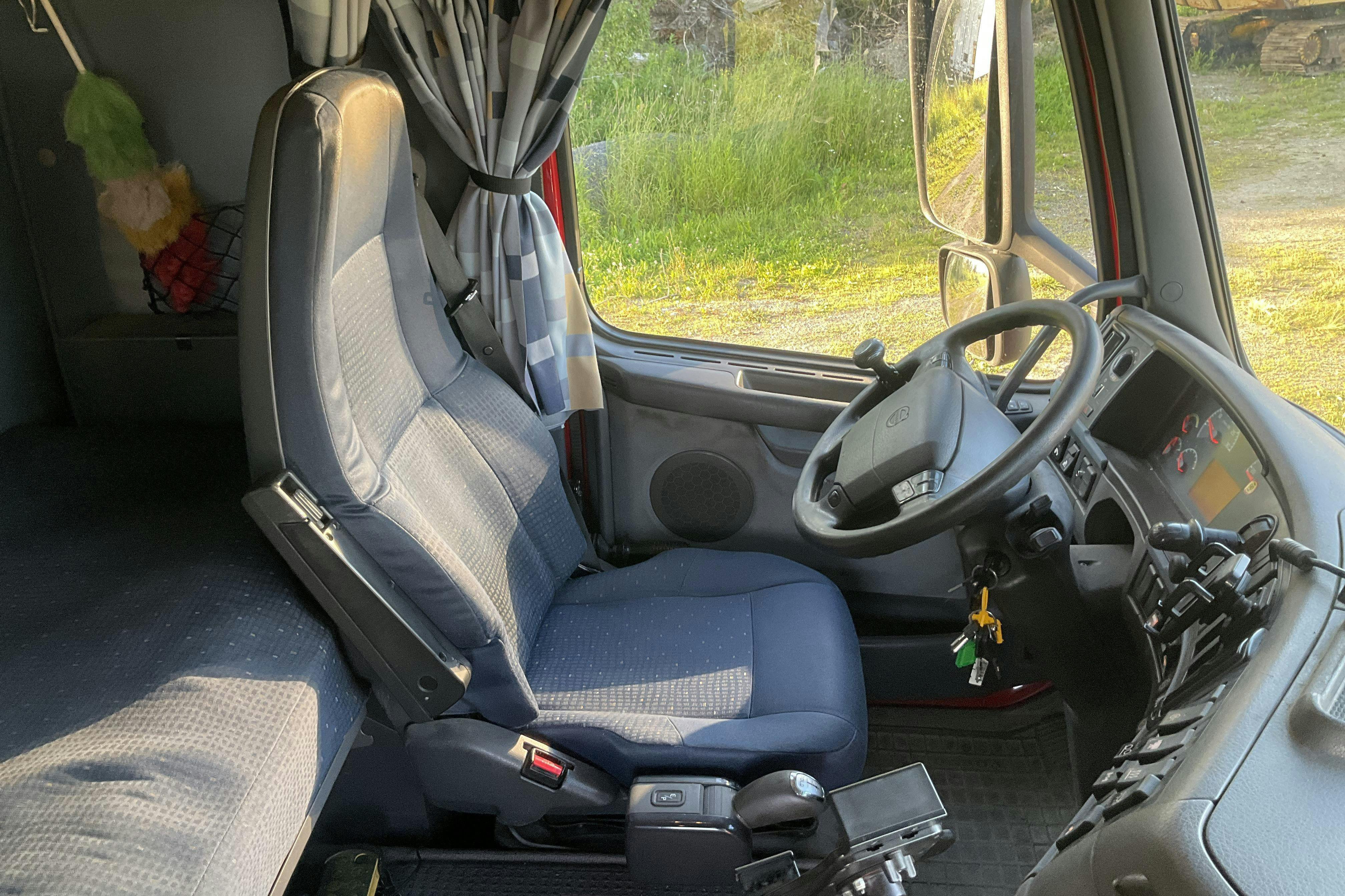 Vehicle Image 11