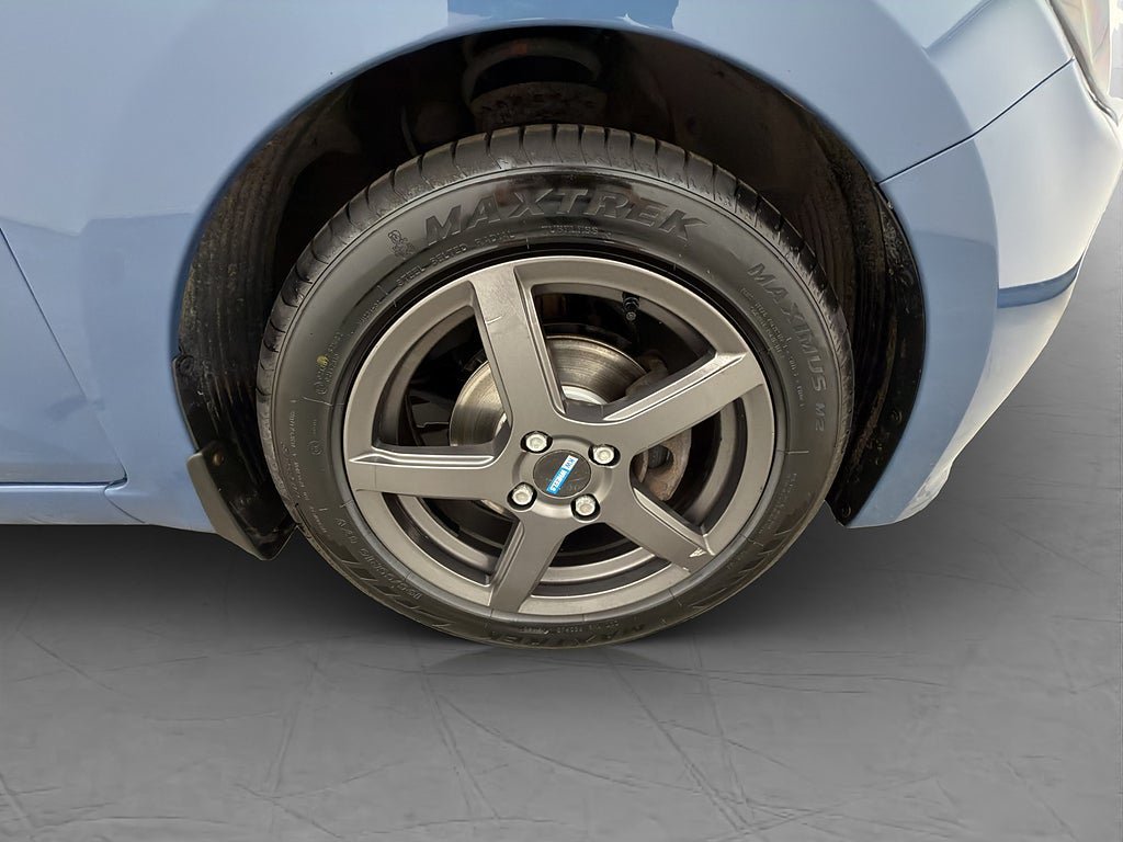 Vehicle Image 25