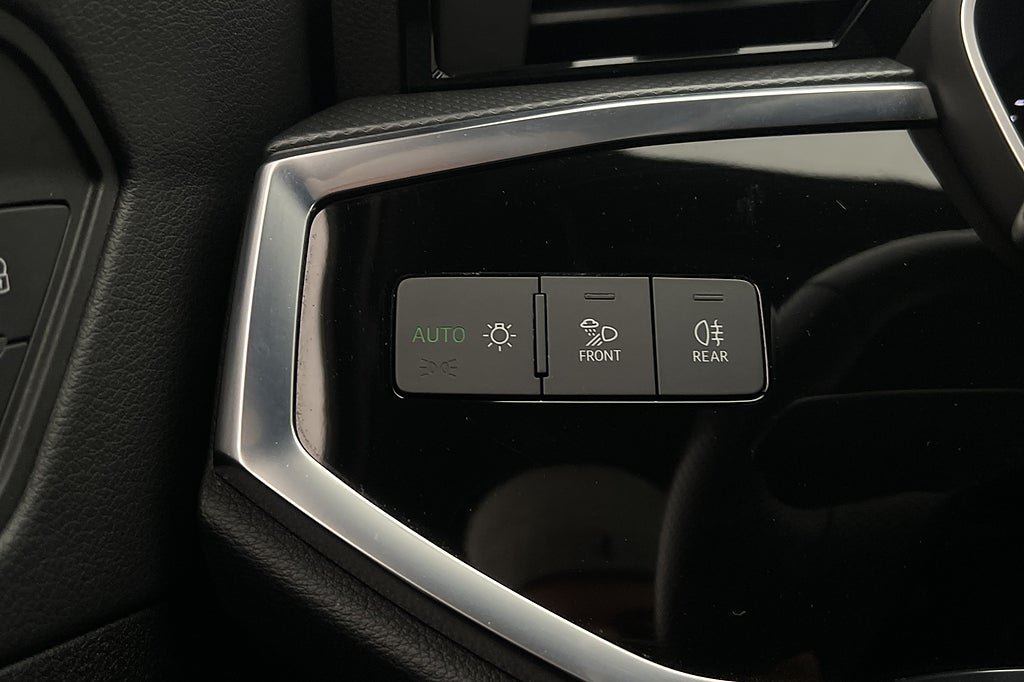 Vehicle Image 26