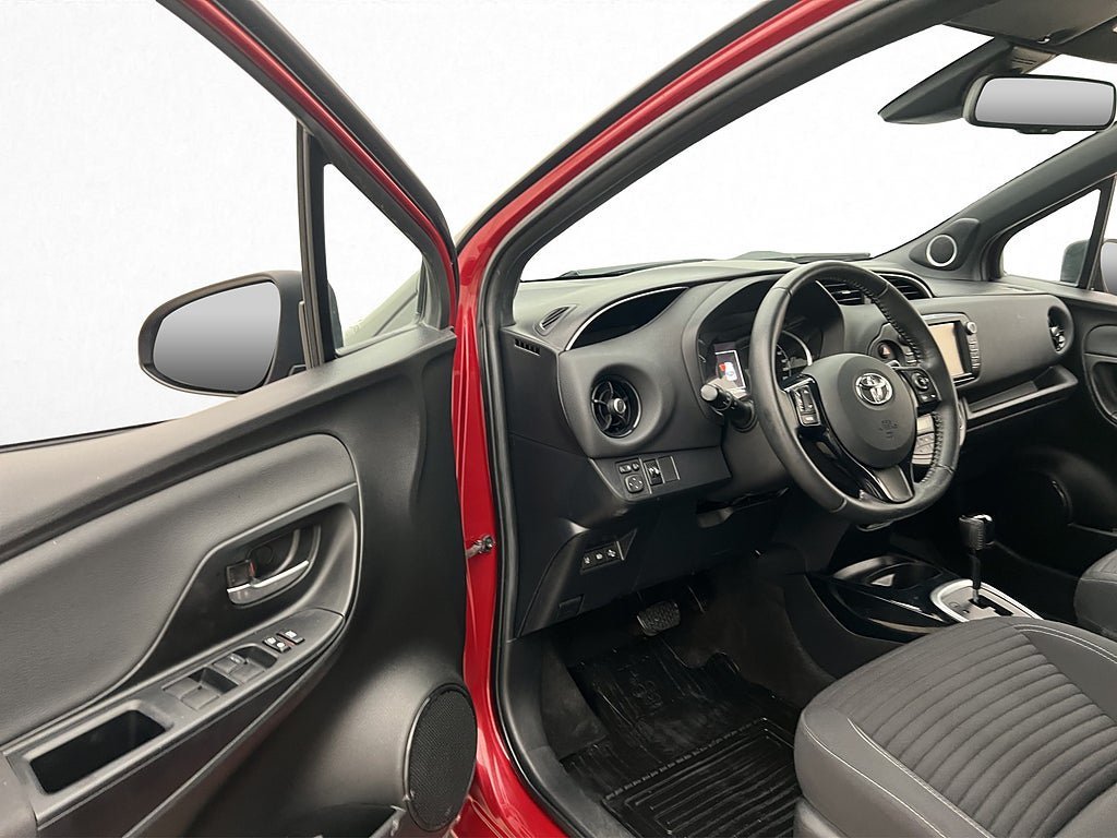 Vehicle Image 9