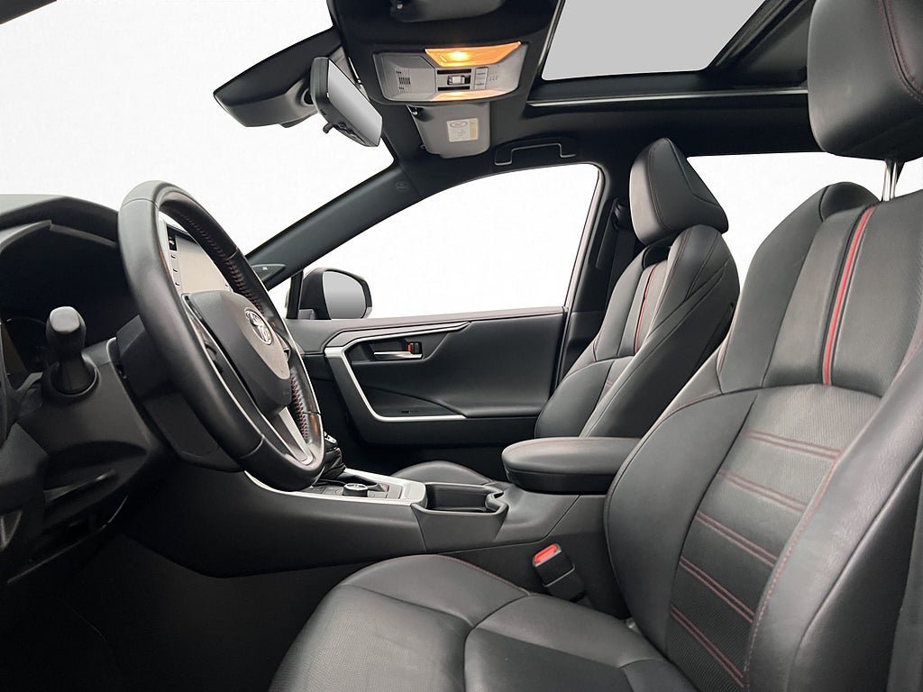 Vehicle Image 12