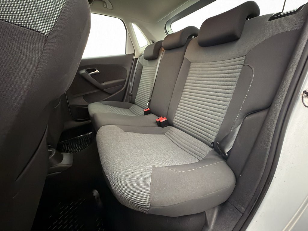 Vehicle Image 16