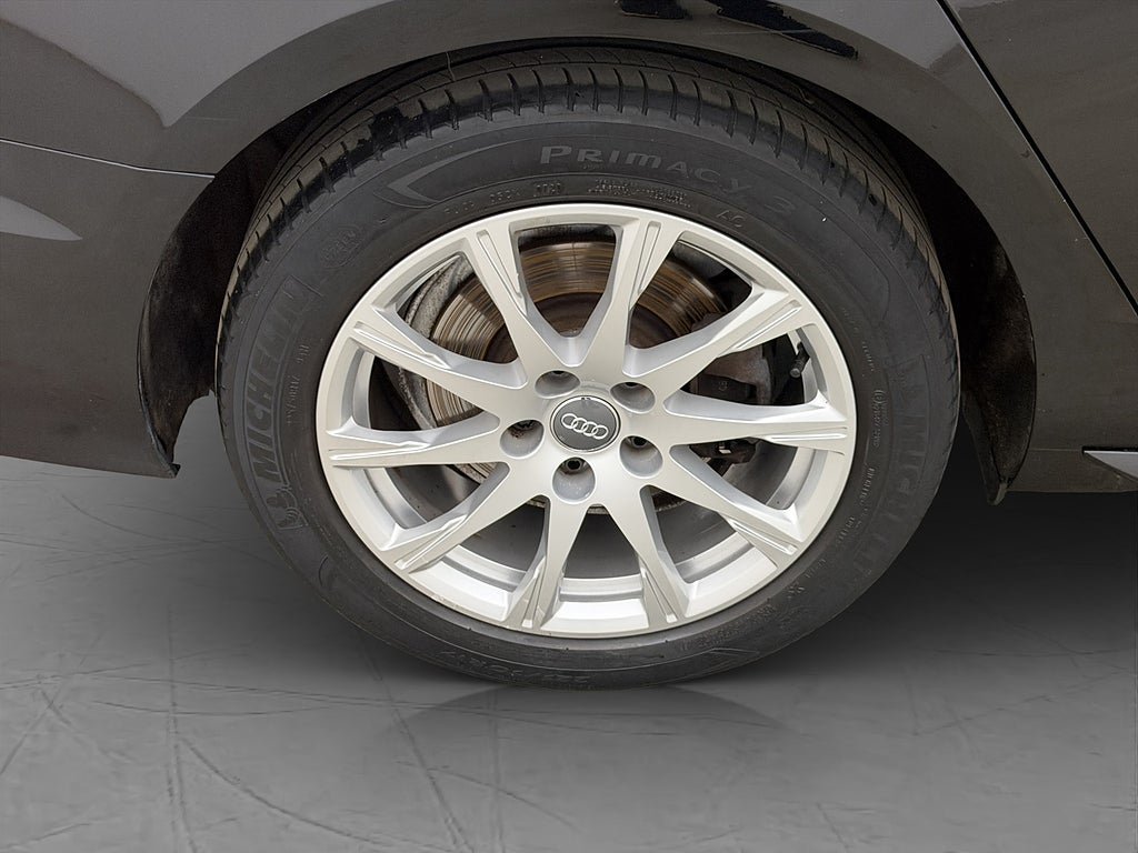 Vehicle Image 32
