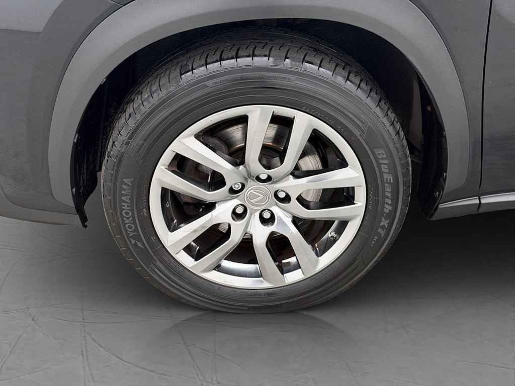 Vehicle Image 25