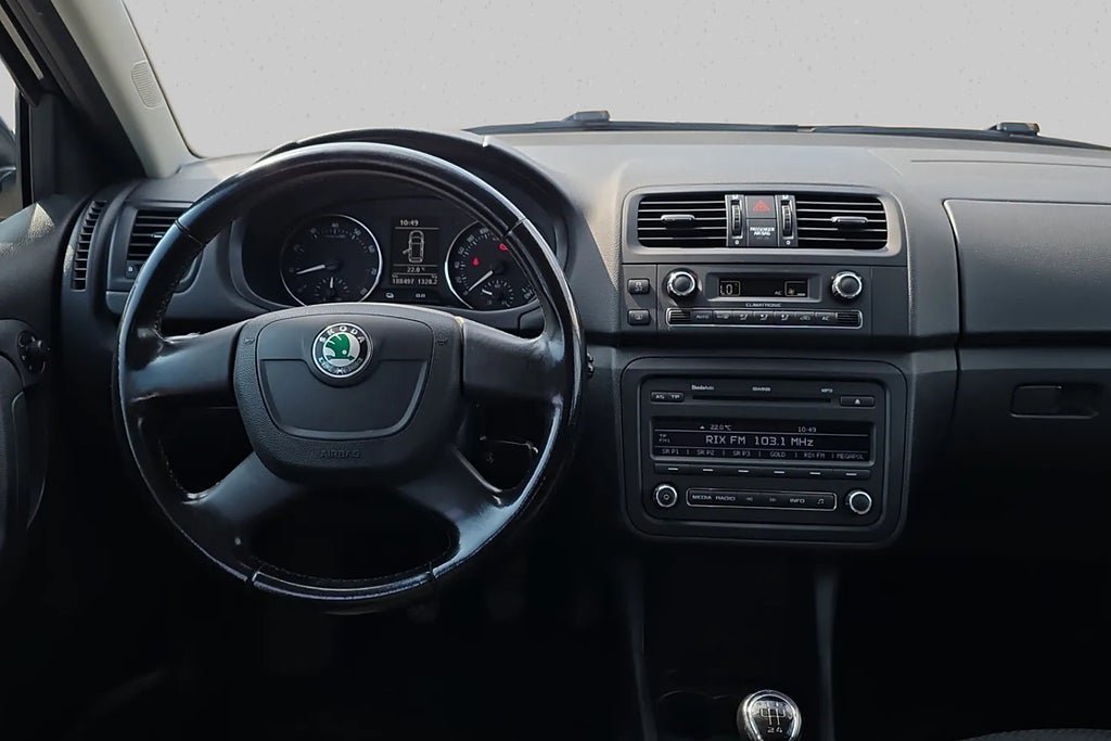 Vehicle Image 6