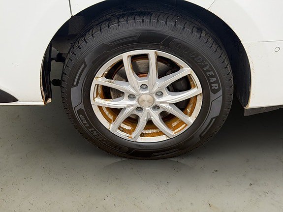 Vehicle Image 32