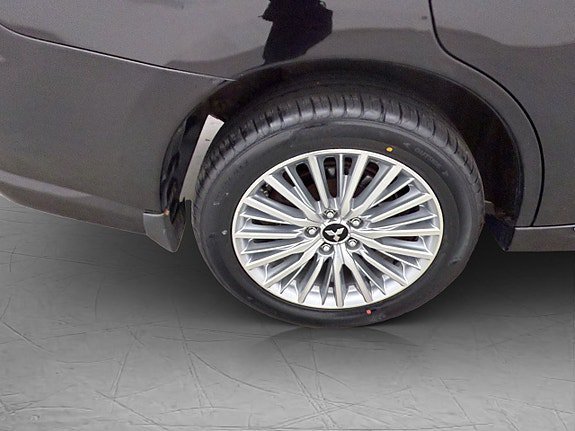 Vehicle Image 35