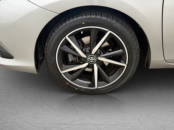 Vehicle Image 21