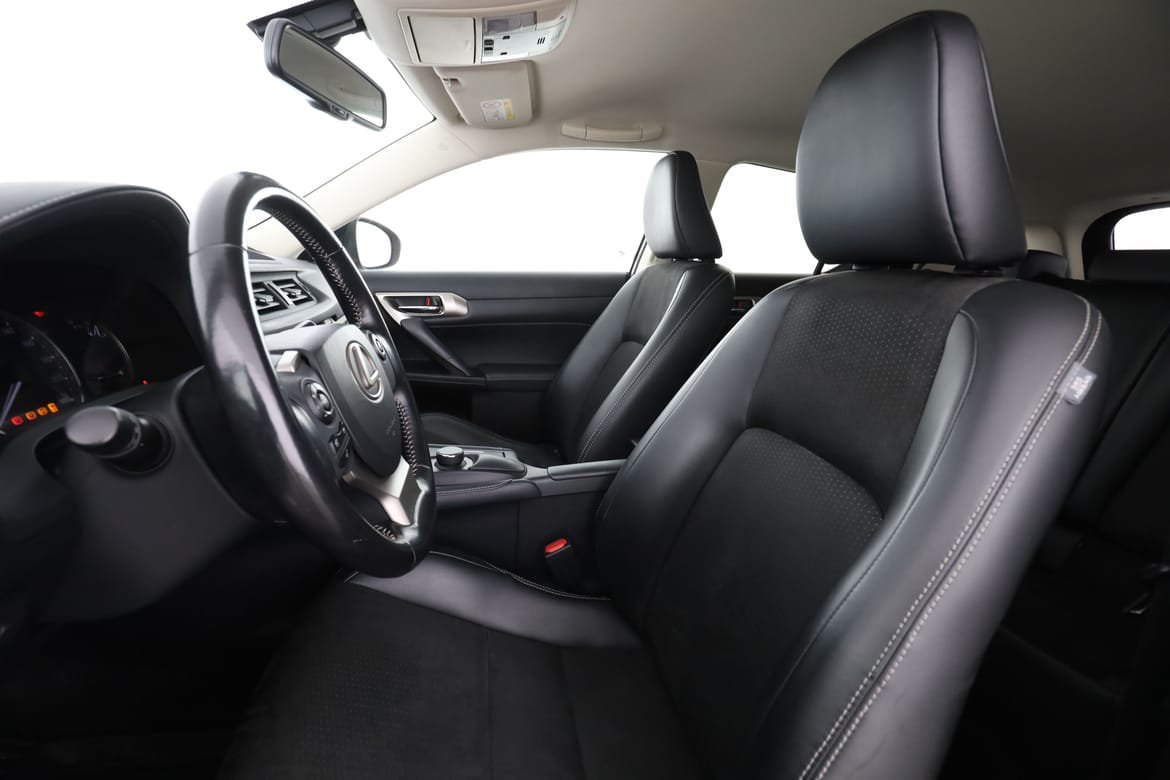 Vehicle Image 11