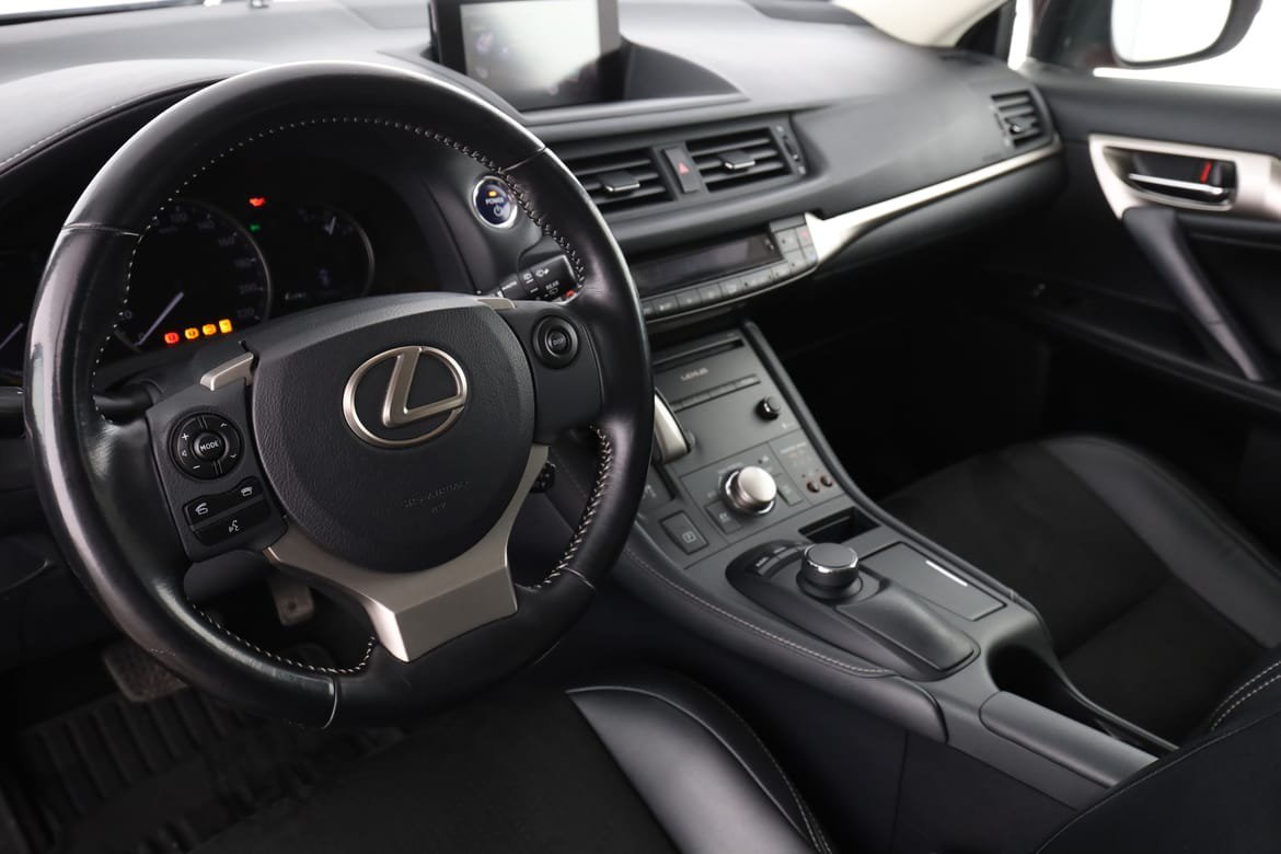 Vehicle Image 12