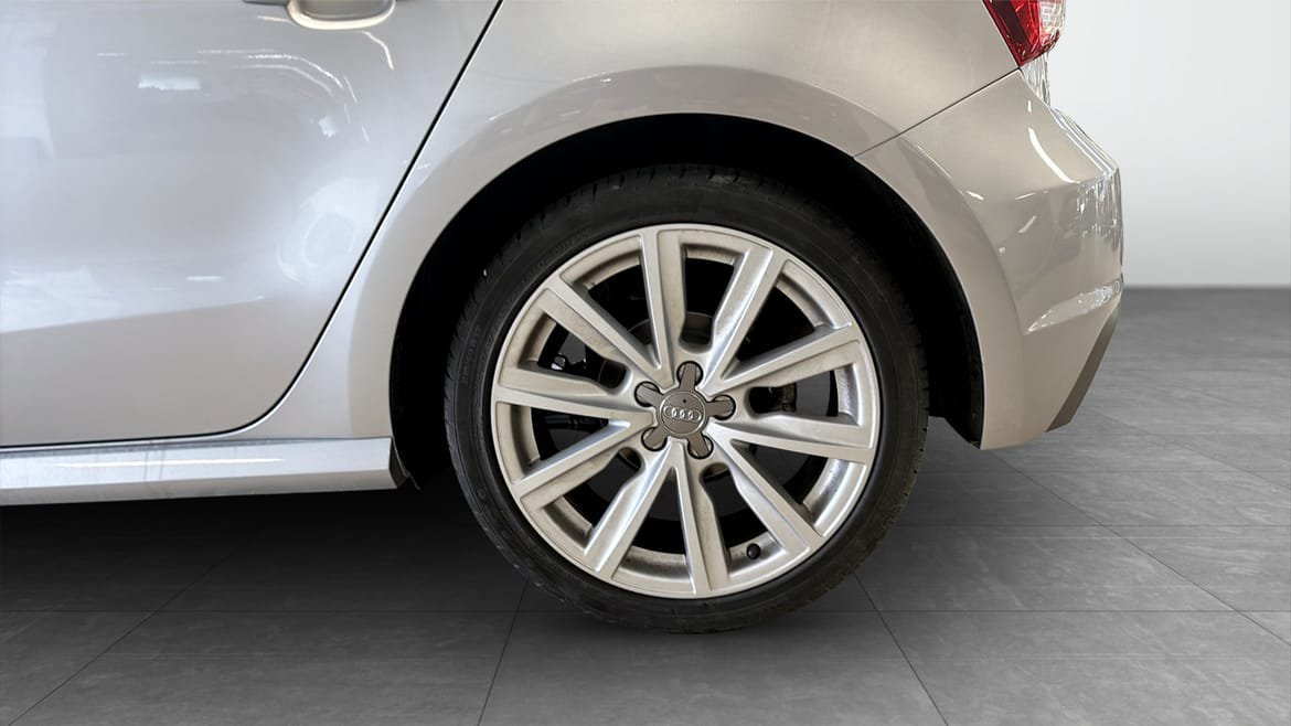 Vehicle Image 6