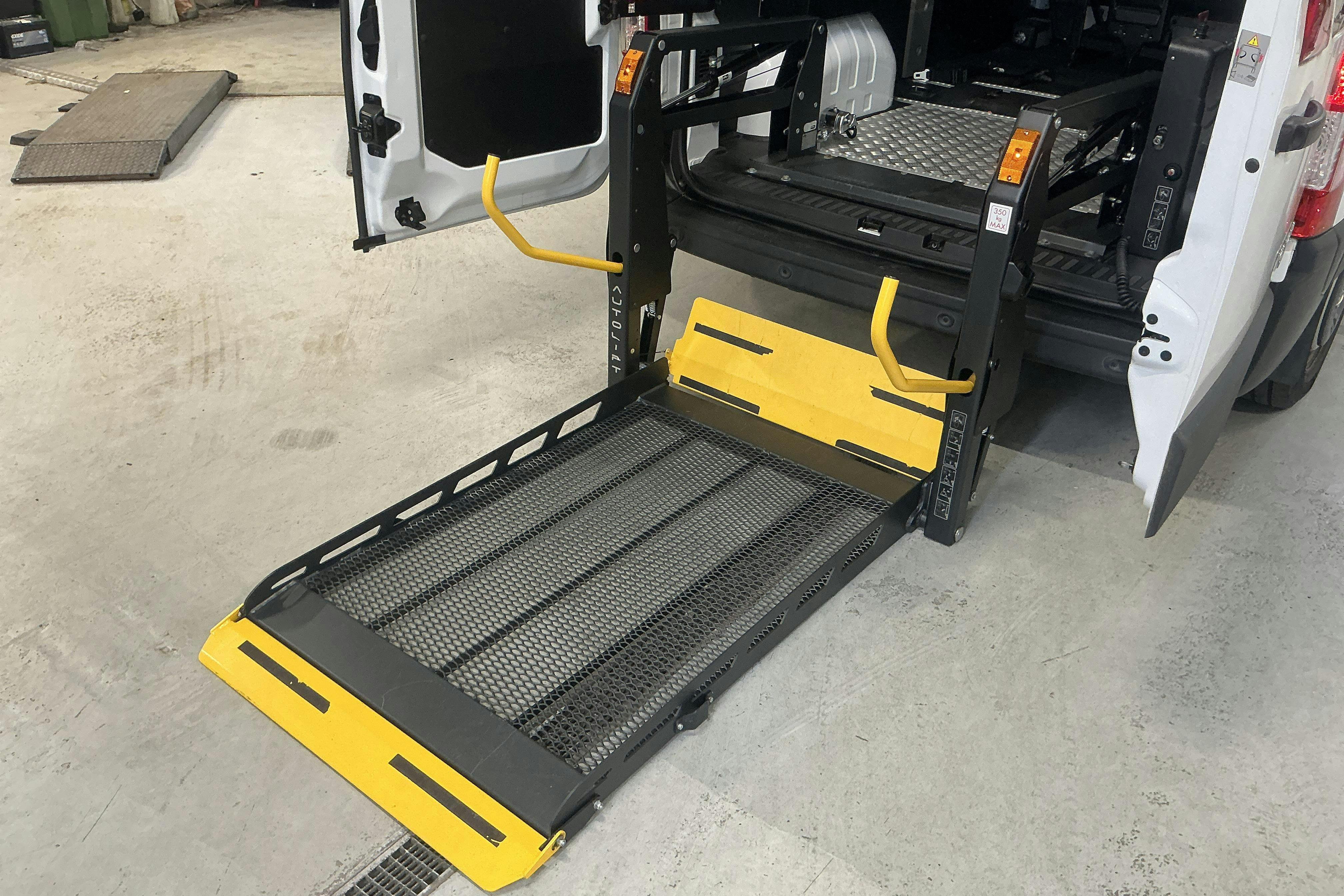 Vehicle Image 13