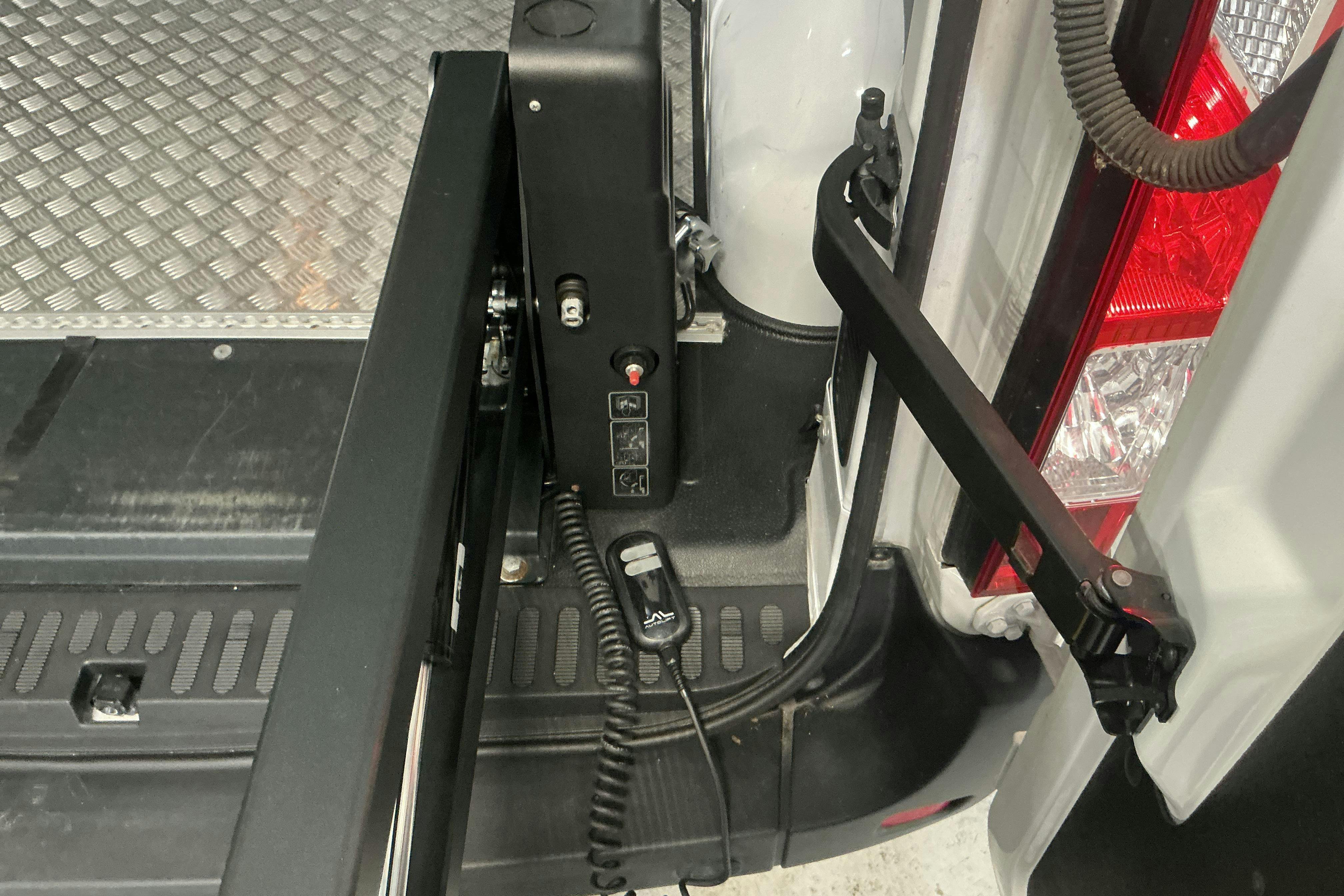 Vehicle Image 14