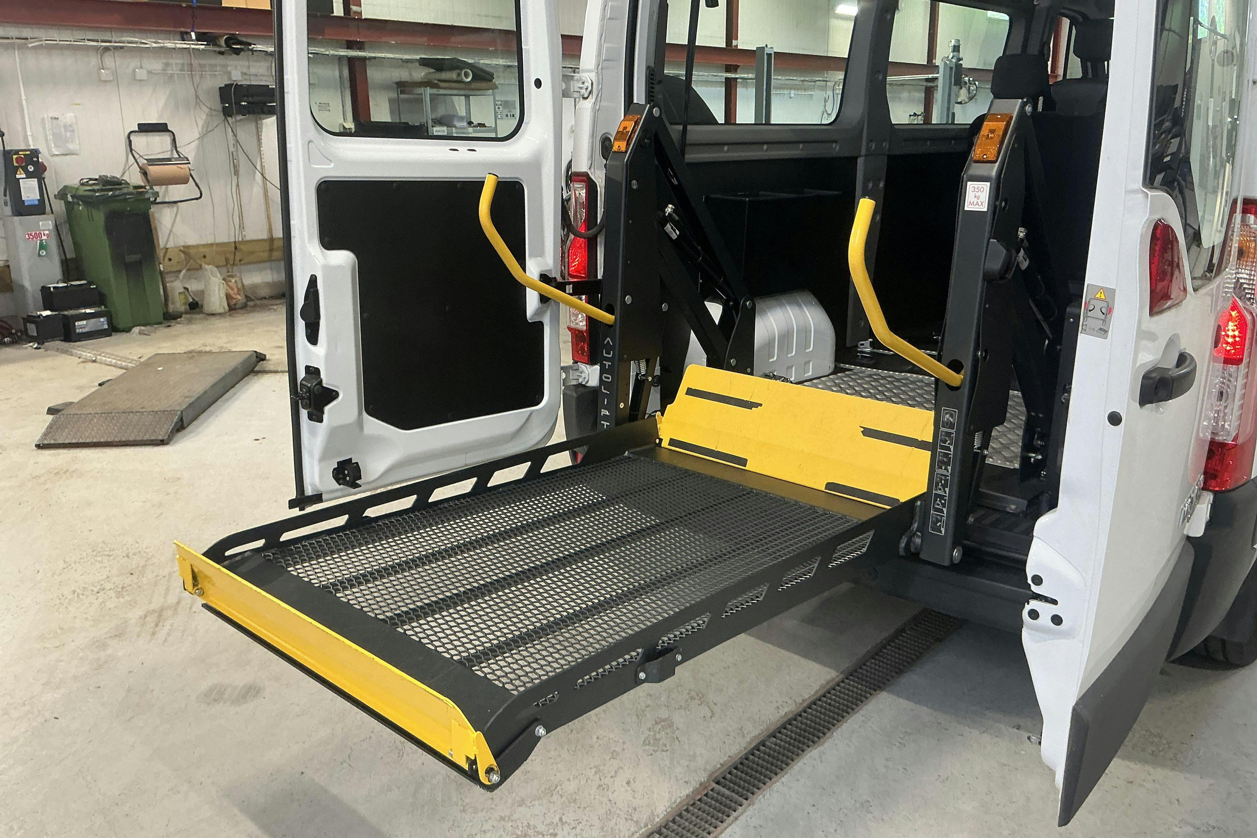 Vehicle Image 15