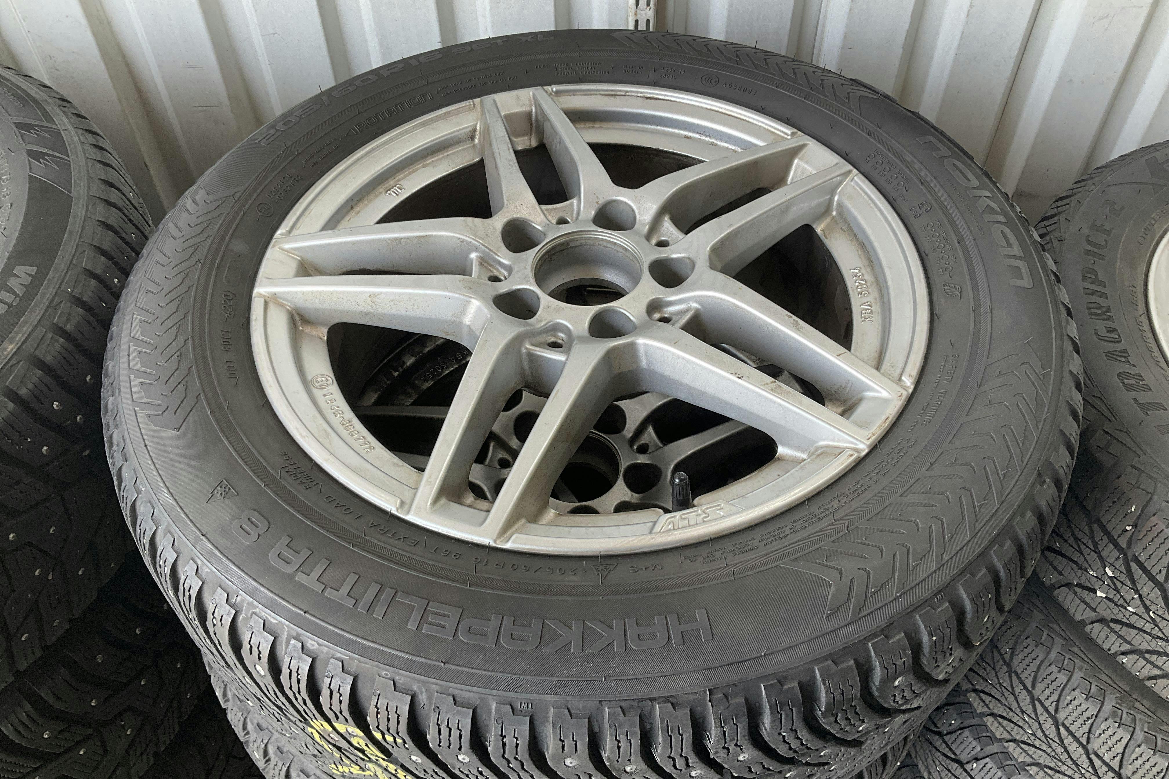Vehicle Image 12