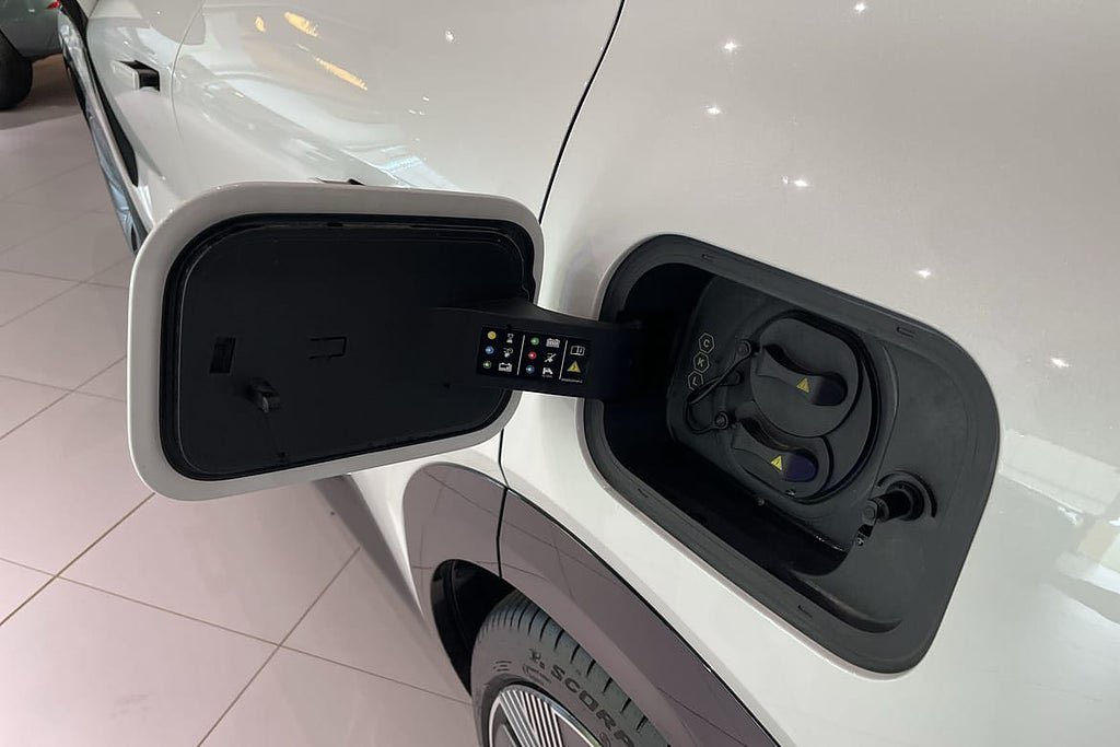 Vehicle Image 12