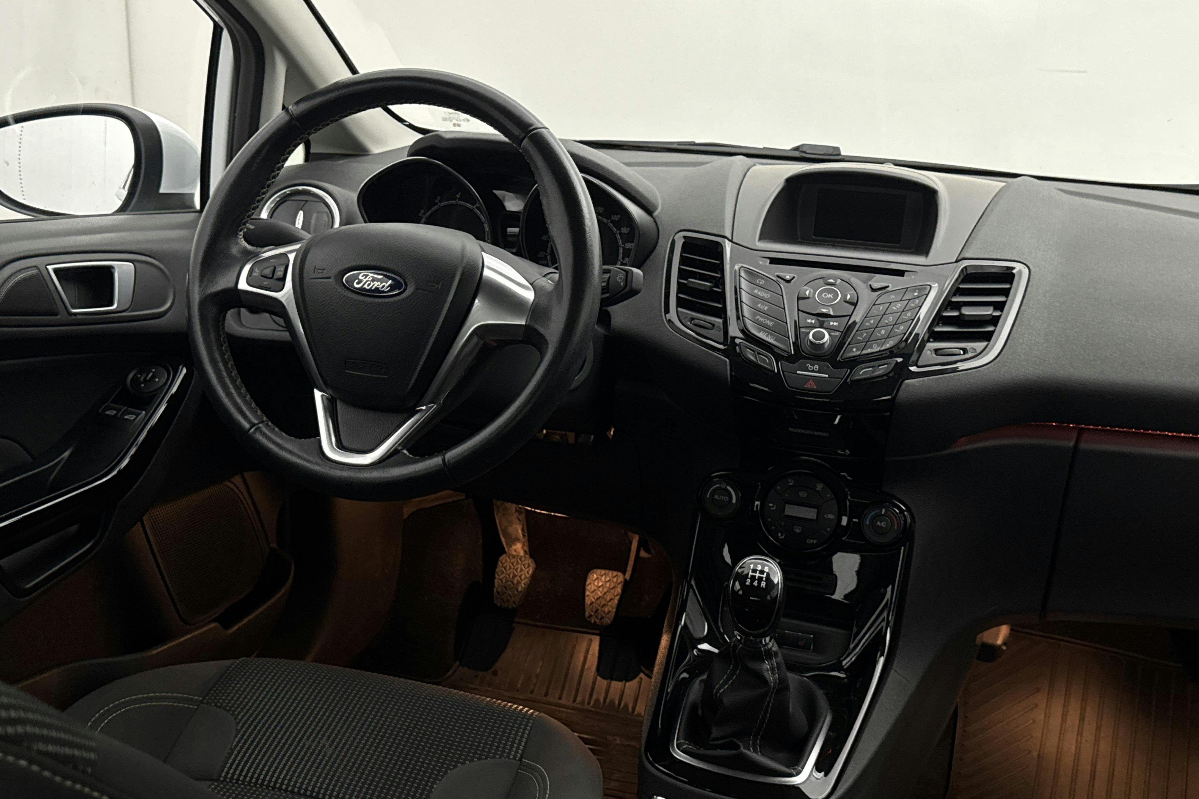 Vehicle Image 13