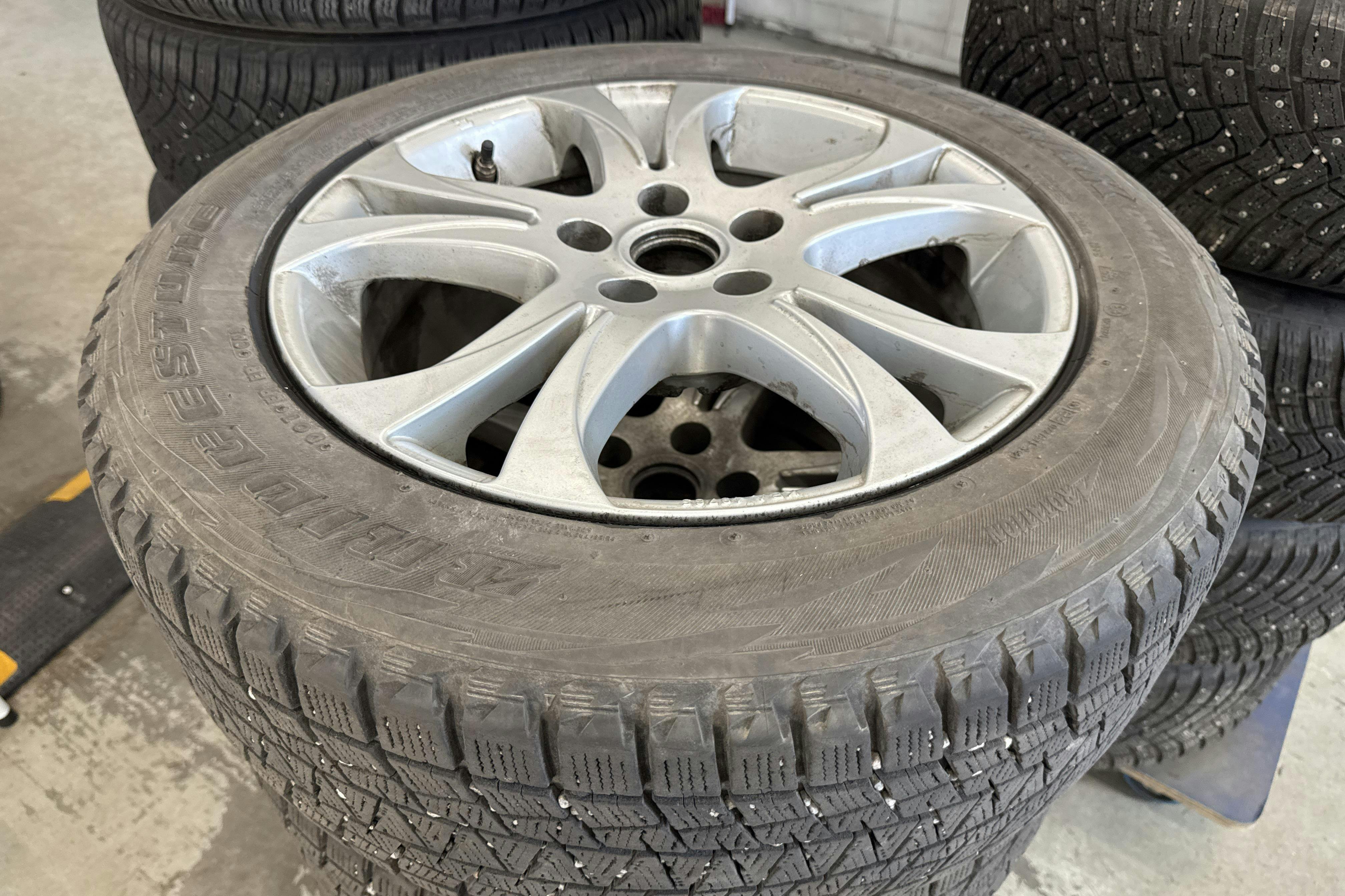 Vehicle Image 17