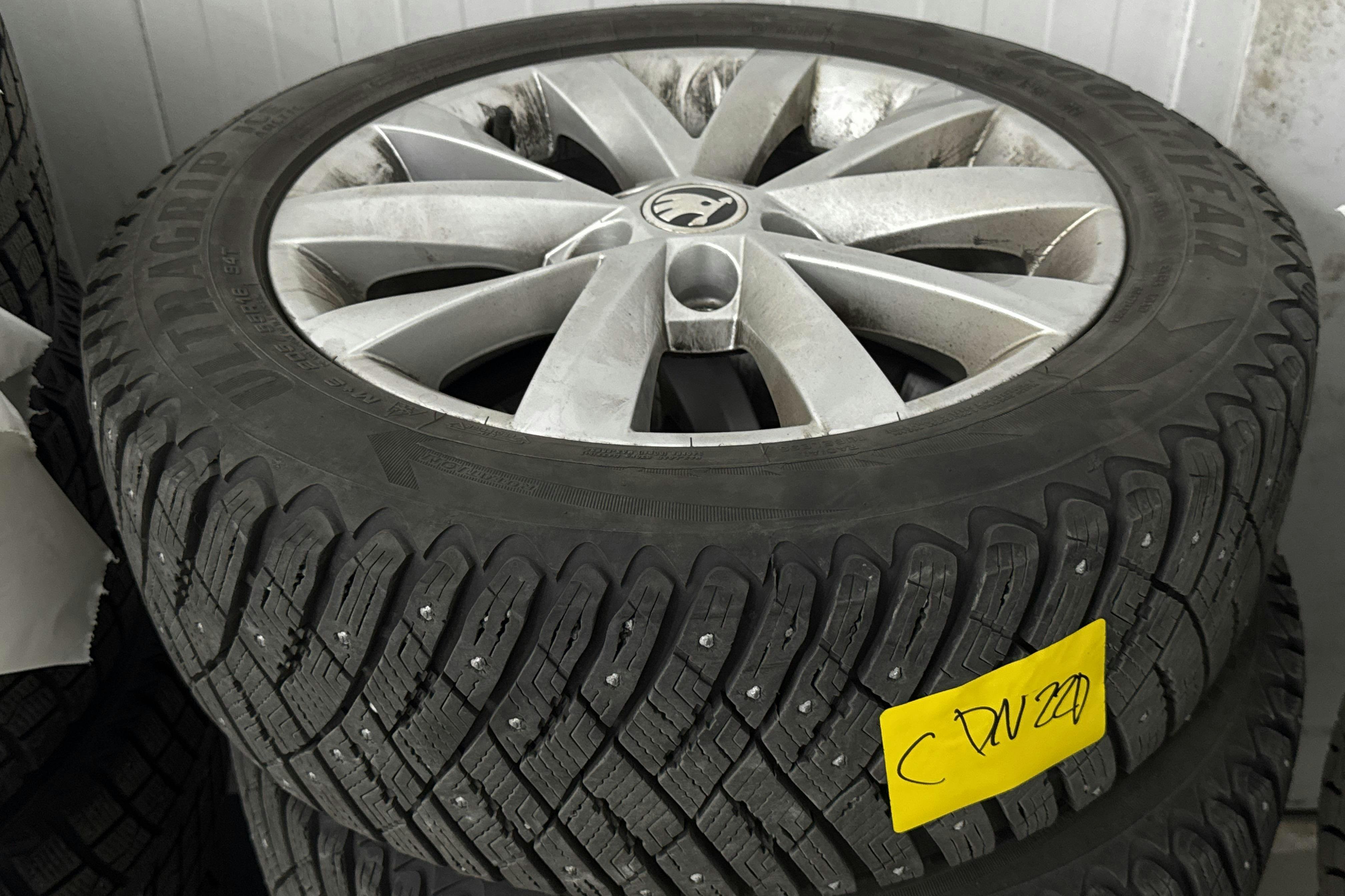 Vehicle Image 15