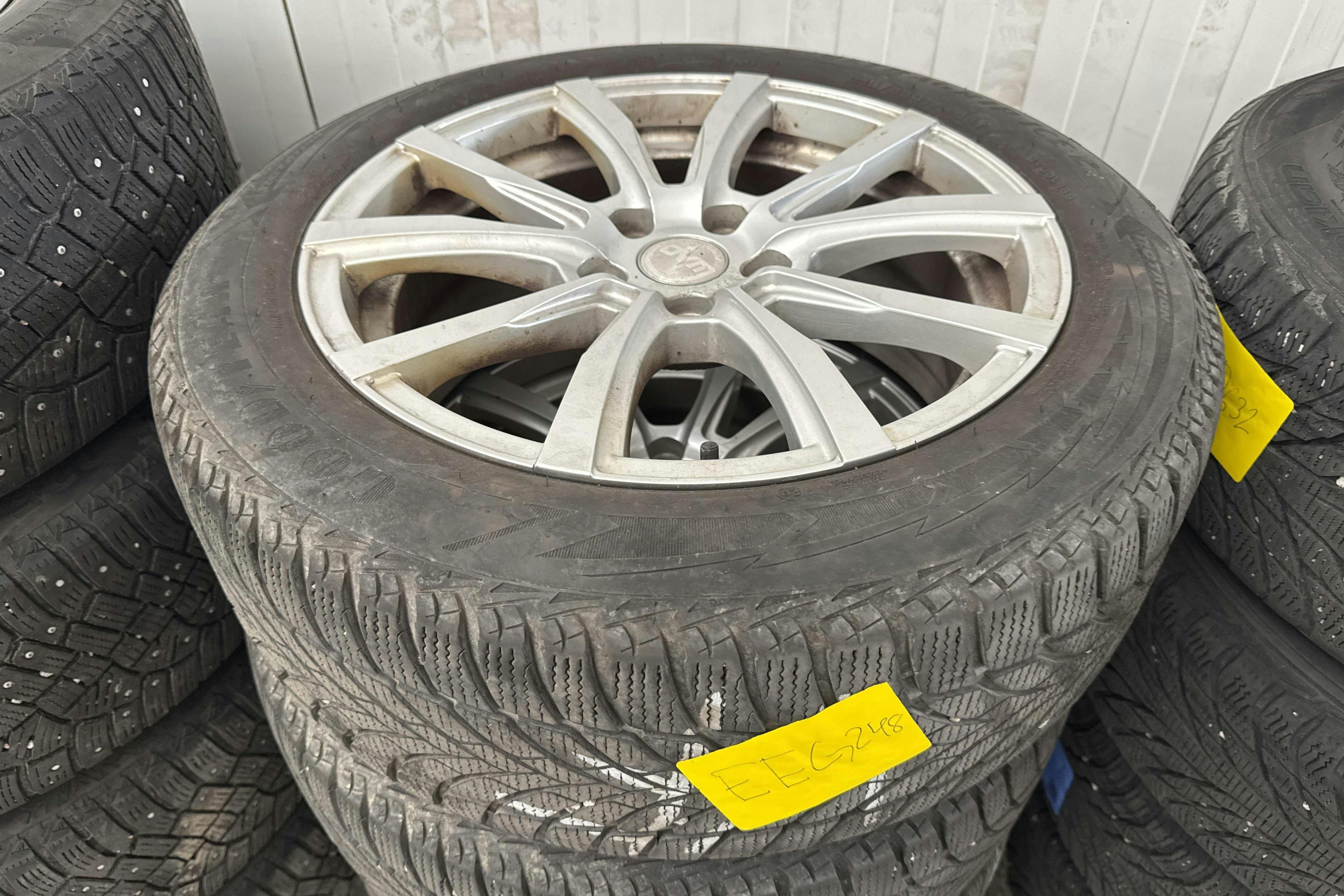 Vehicle Image 16