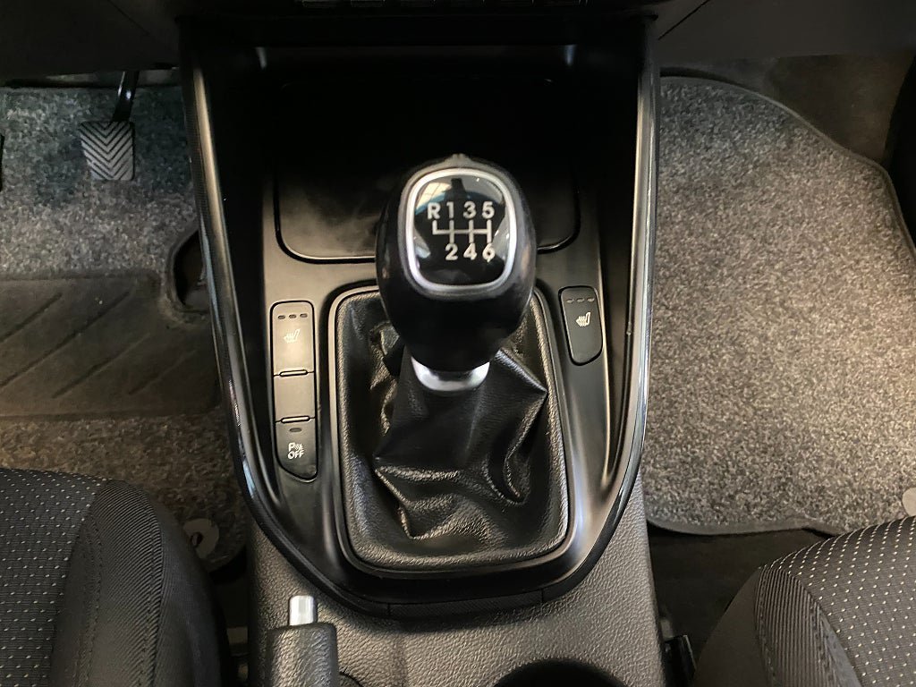 Vehicle Image 25