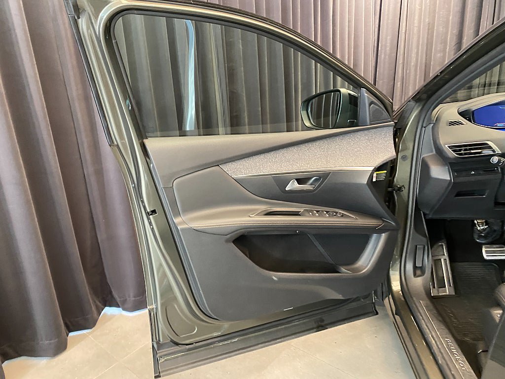 Vehicle Image 24