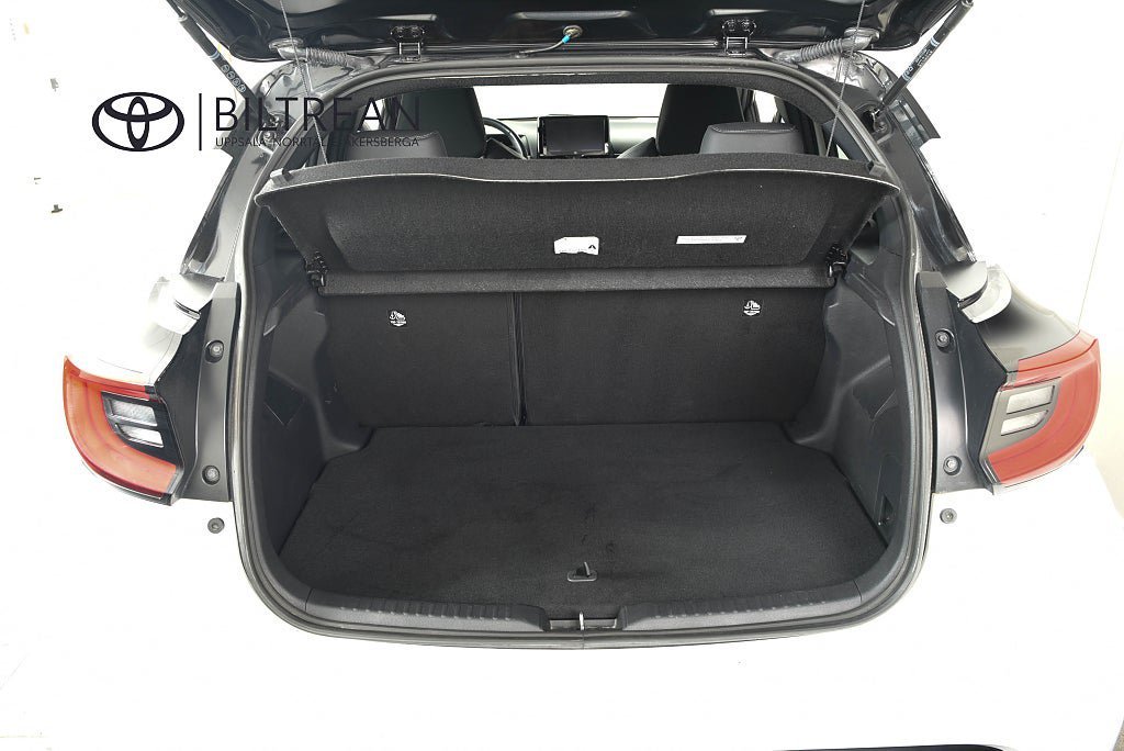 Vehicle Image 9
