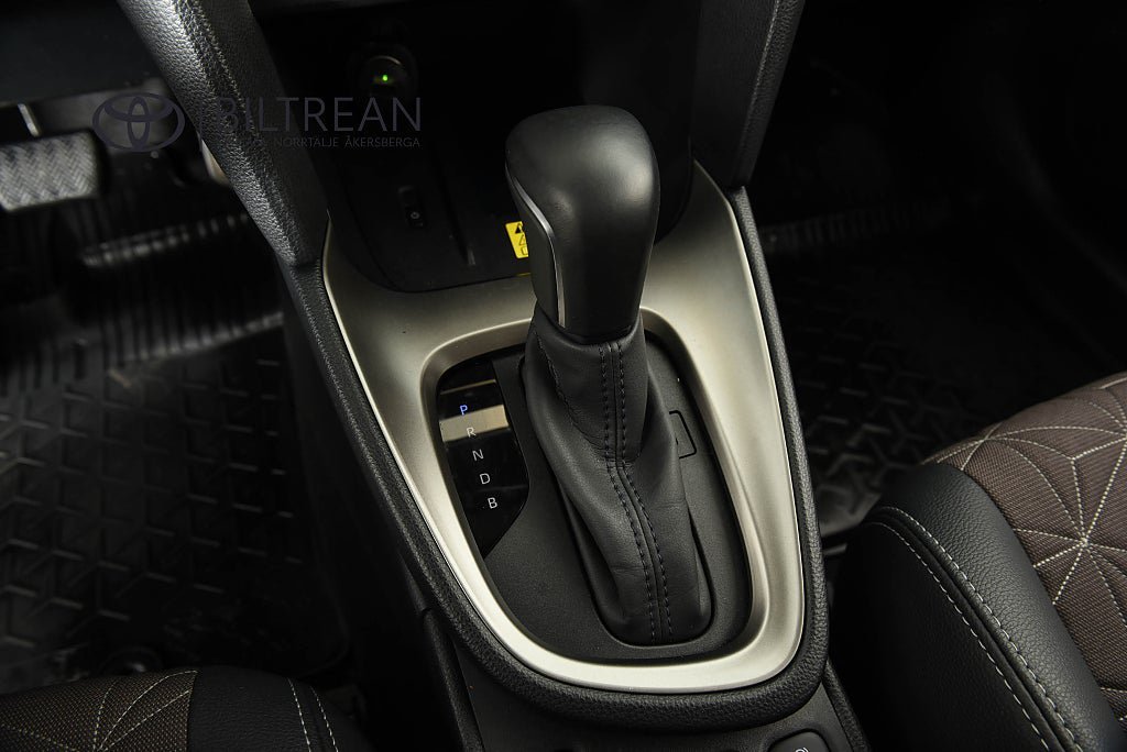 Vehicle Image 12