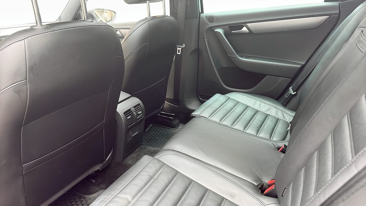 Vehicle Image 13