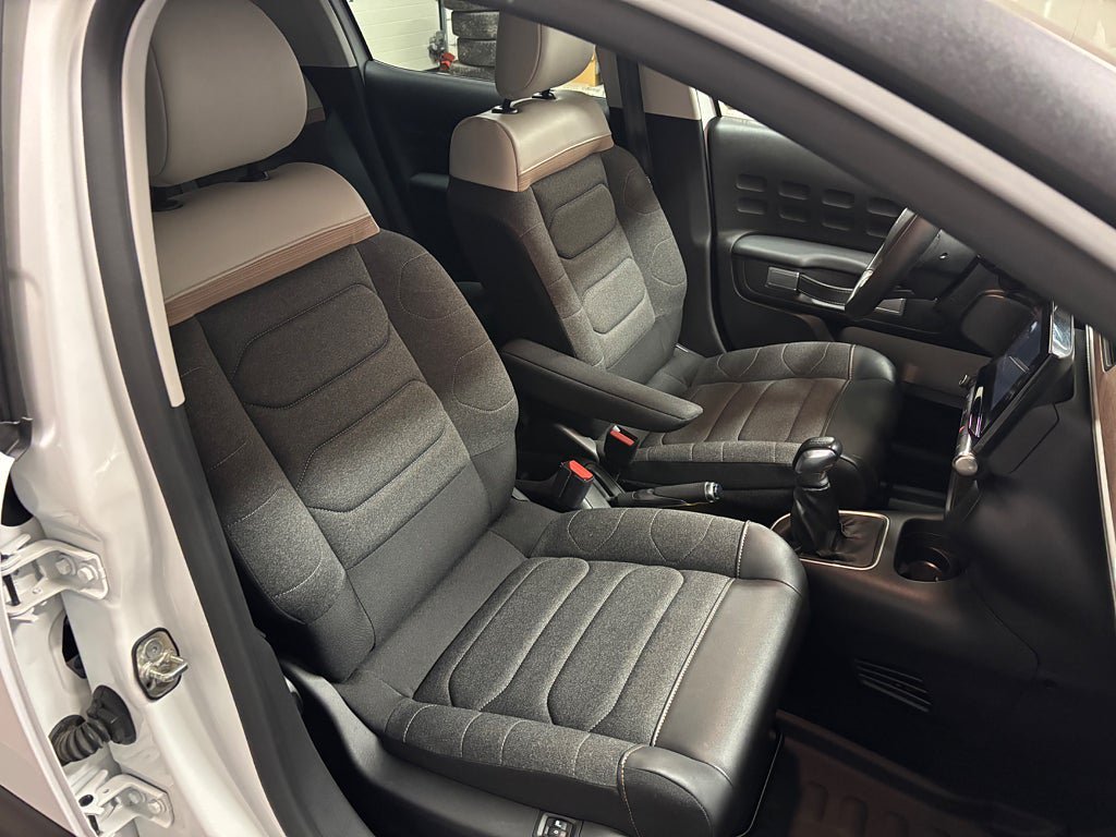 Vehicle Image 15