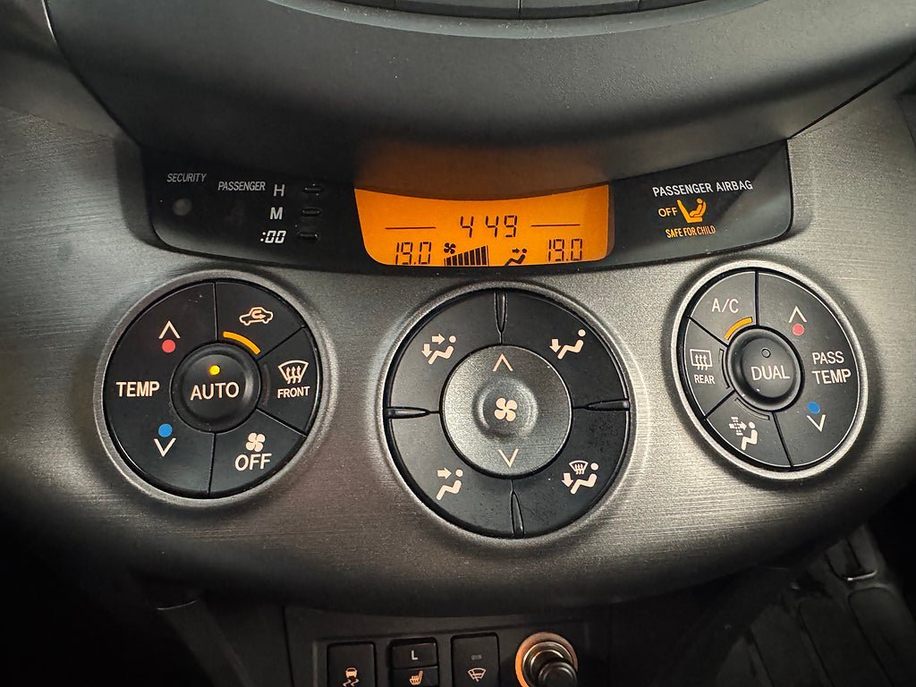 Vehicle Image 24