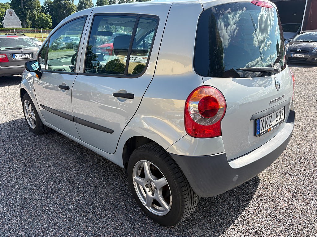 Vehicle Image 4
