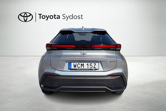 Vehicle Image 4