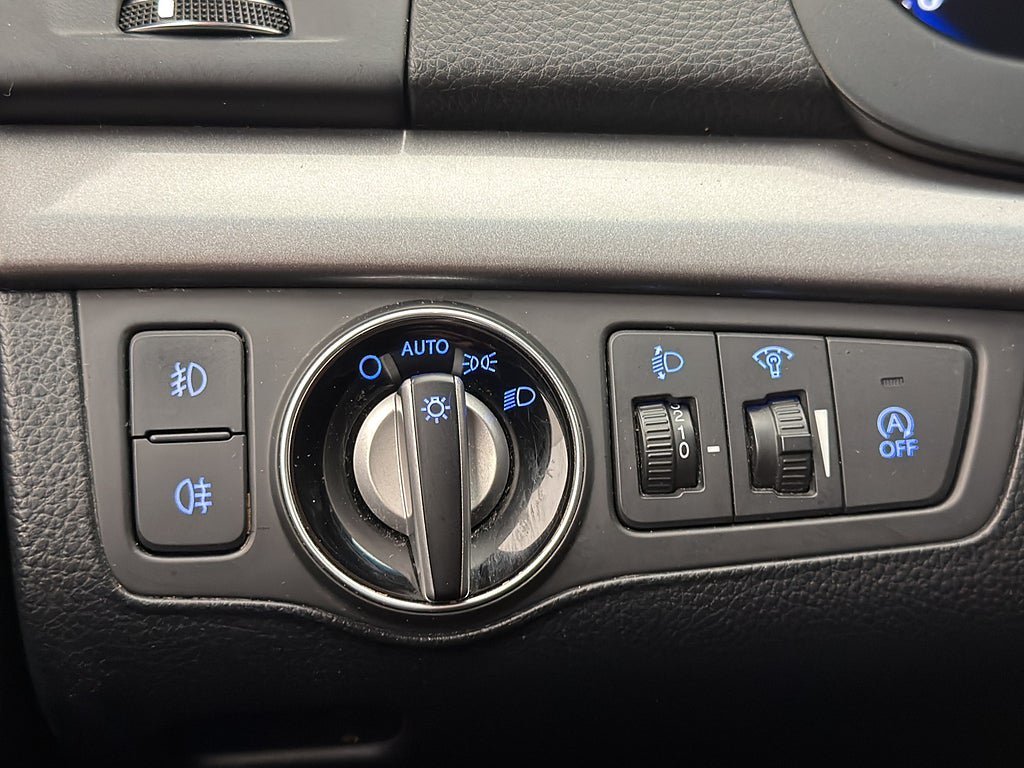 Vehicle Image 25