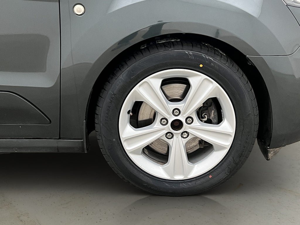 Vehicle Image 32
