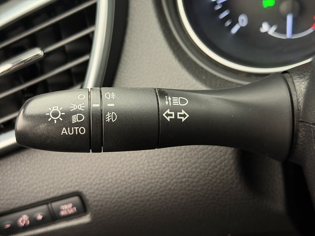 Vehicle Image 25