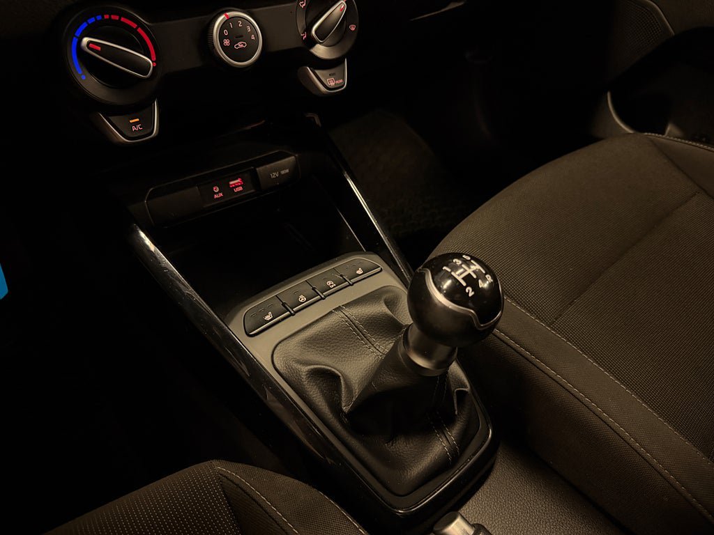 Vehicle Image 12