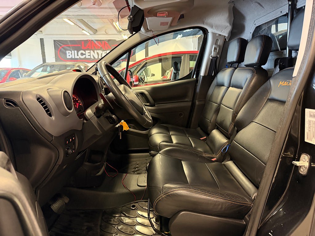 Vehicle Image 13