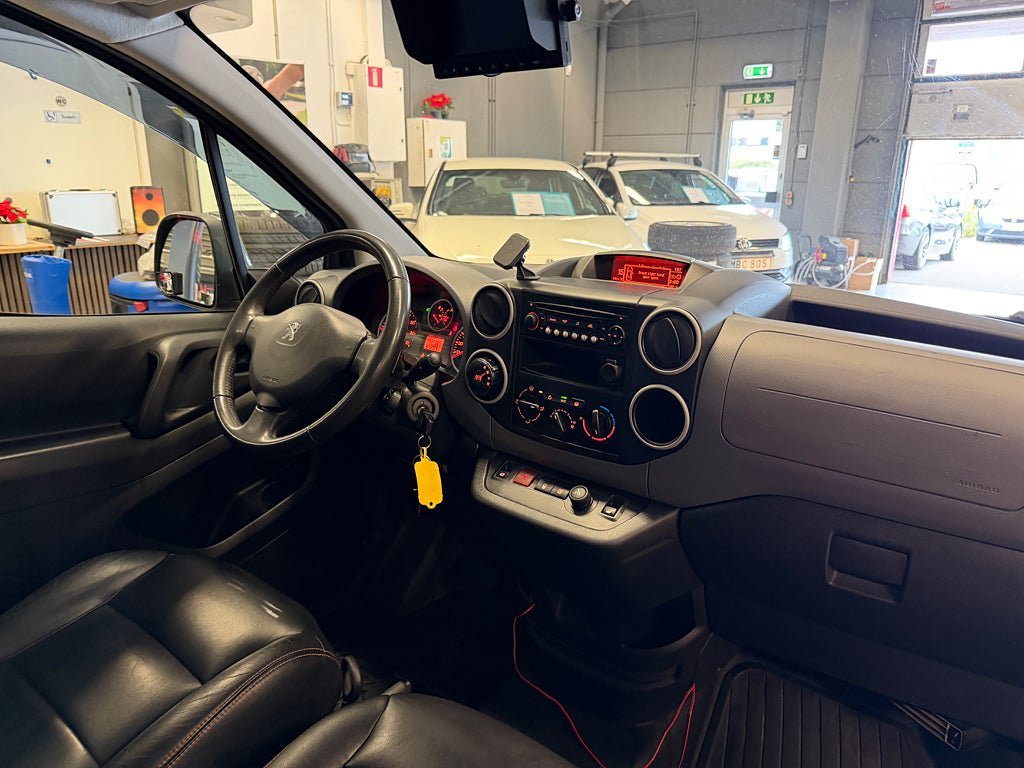 Vehicle Image 18