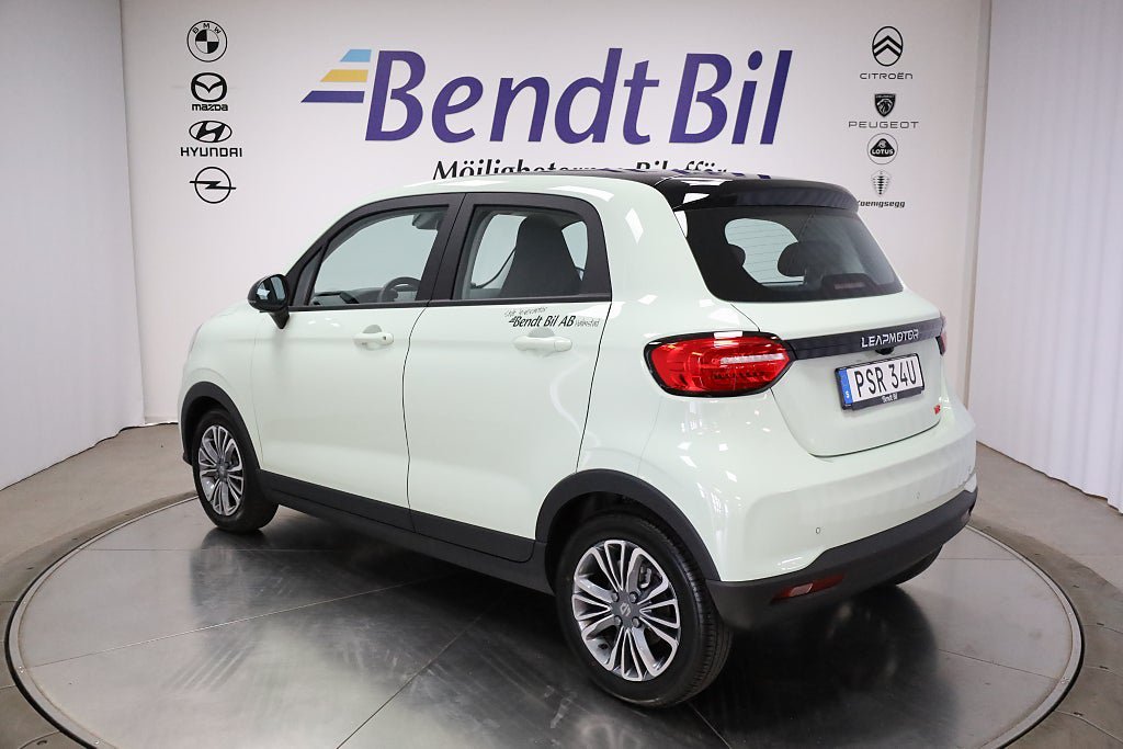 Vehicle Image 7