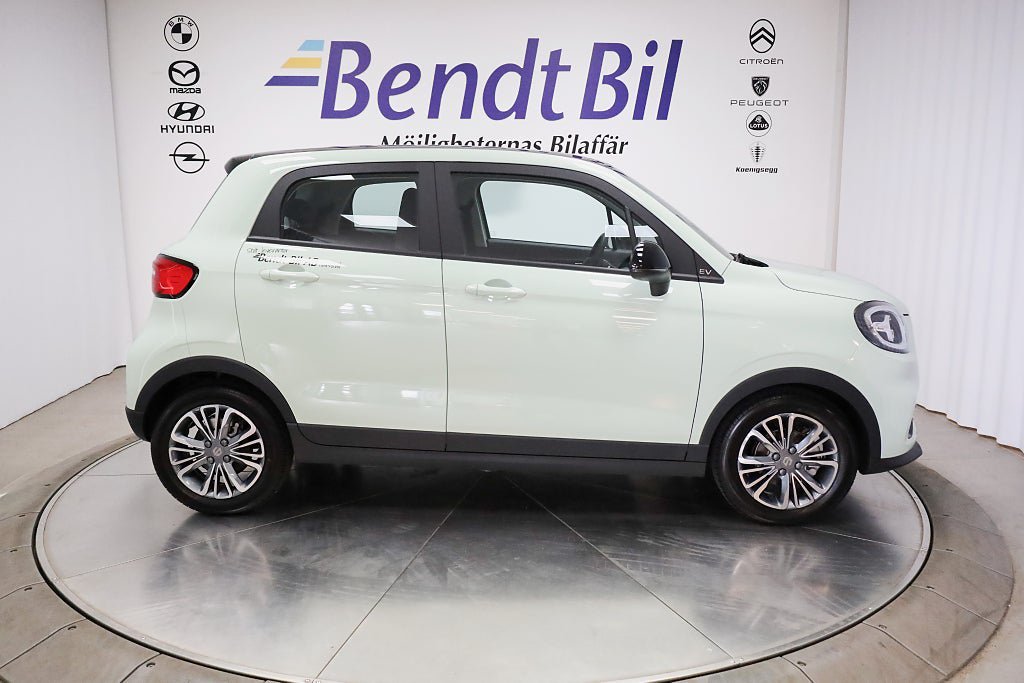 Vehicle Image 13