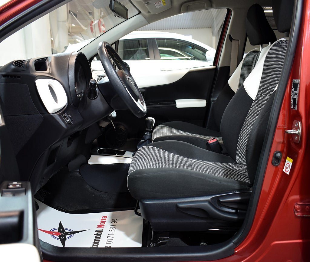 Vehicle Image 8