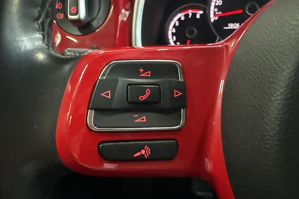 Vehicle Image 25